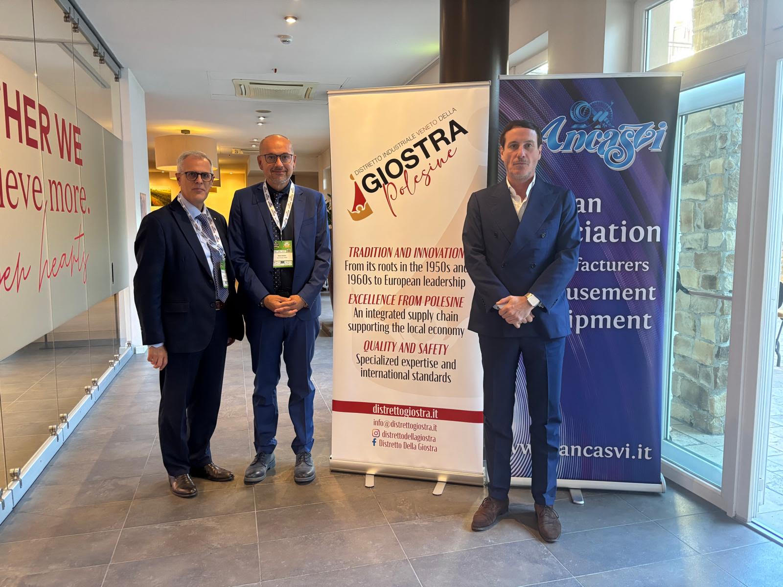 Rappresentanti del Distretto della Giostra e di Ancasvi all'evento sulla sicurezza delle attrazioni a Lazise